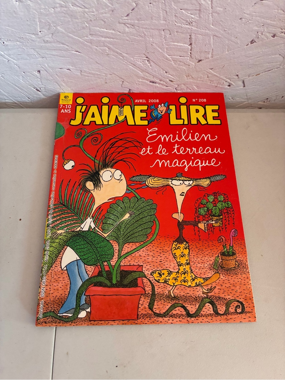 Kids Magazine - Red Cover - Emilien et le terreau magique